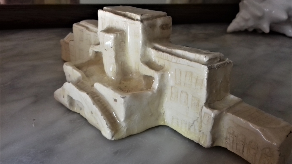 Pottery mansion