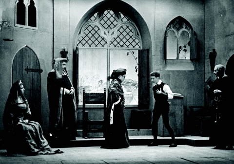 The Lady’s not for Burning,<br>L – R. Walker, Lamerton.R, Palmer, Jee, Skidmore. 